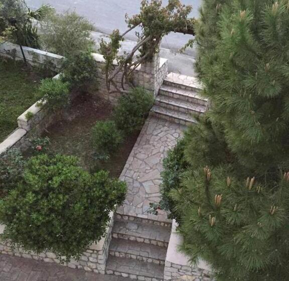 اتاق سوپریور, Voula Studios