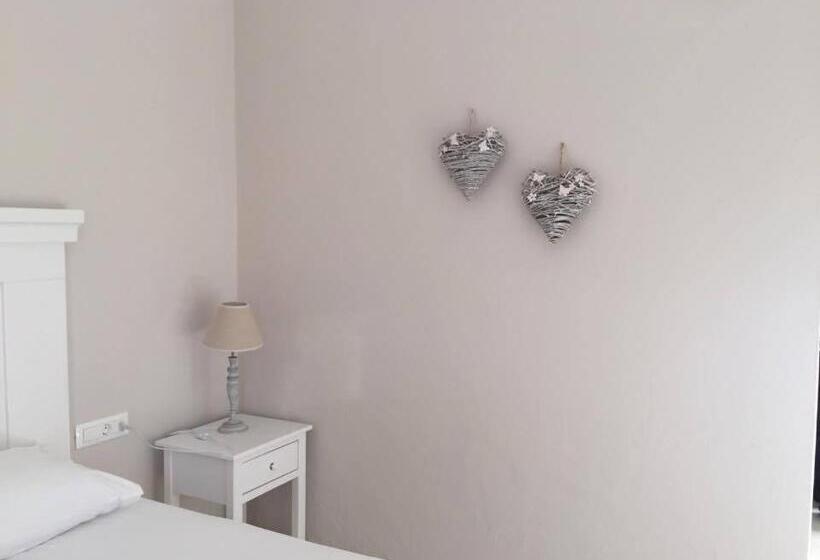 اتاق استاندارد در طبقه همکف, Voula Studios