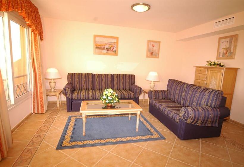 Апартаменты 3 Спальни, Marbella Beach Resort At Club Playa Real