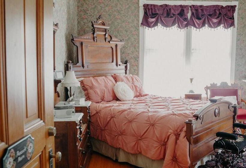 Люкс, Aurora Staples Inn