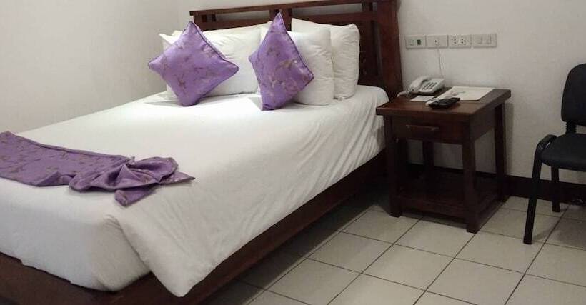 اتاق لوکس, Log Cabin Hotel   Safari Lodge Baguio