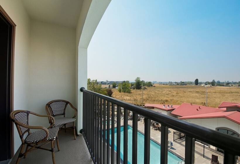 스위트, Oxford Suites Sonoma Rohnert Park