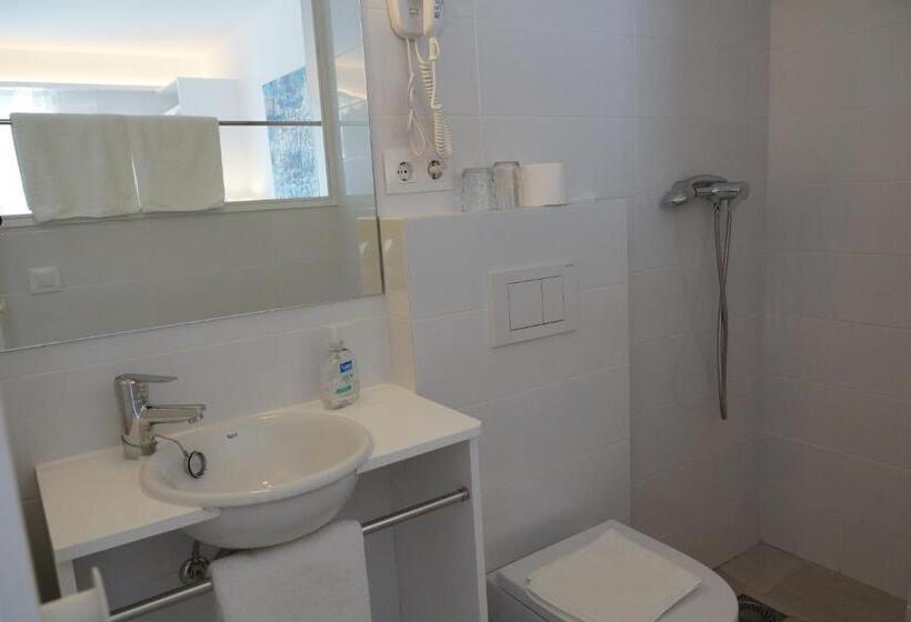 Standard-huone Sivuttainen Merinäkymä, Hostal Marina Cadaques