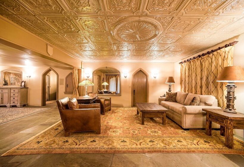 Люкс Deluxe Кровать Кинг, Highlands Castle Overlooking Lake George.. Plus 2 Other Castles!