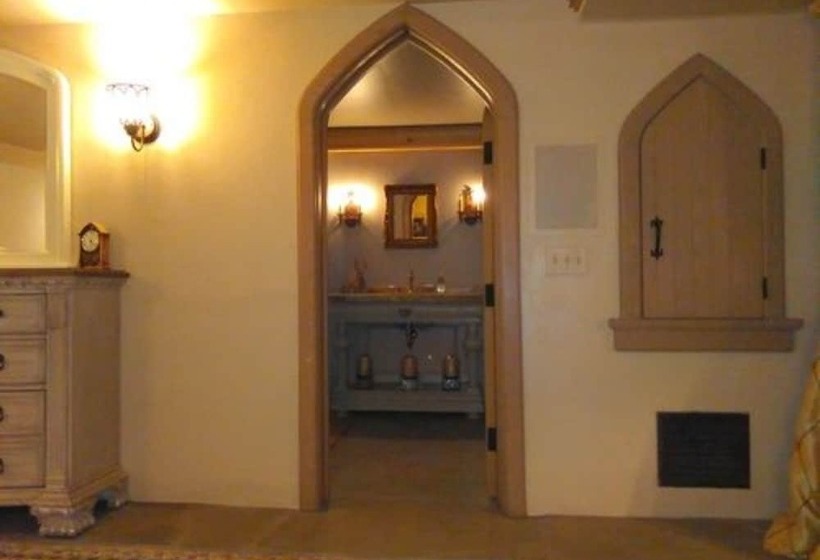 Люкс Deluxe Кровать Кинг, Highlands Castle Overlooking Lake George.. Plus 2 Other Castles!