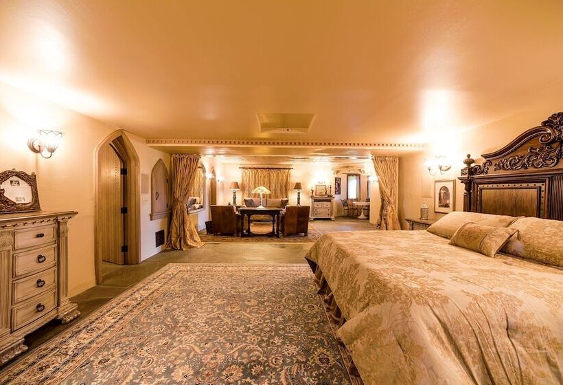 Люкс Deluxe Кровать Кинг, Highlands Castle Overlooking Lake George.. Plus 2 Other Castles!