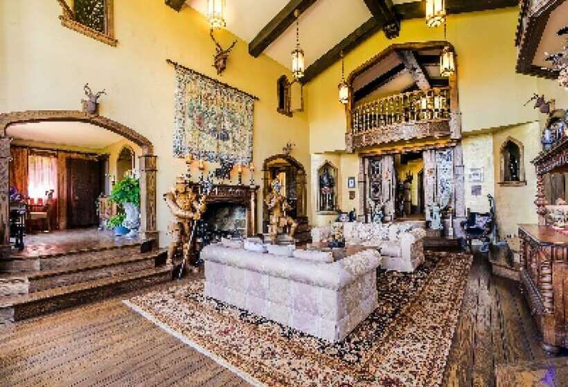 Люкс Премиум, Highlands Castle Overlooking Lake George.. Plus 2 Other Castles!