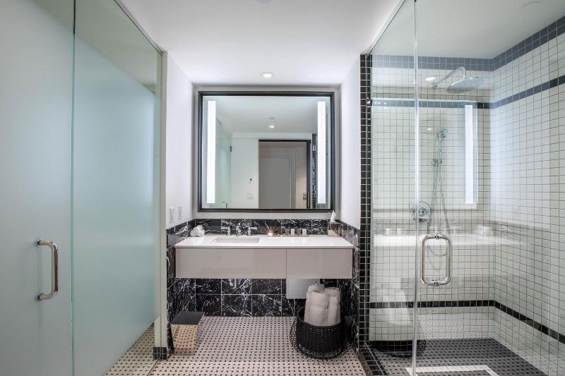 اتاق استاندارد با تخت بزرگ, The Laura Hotel, Houston Downtown, Autograph Collection