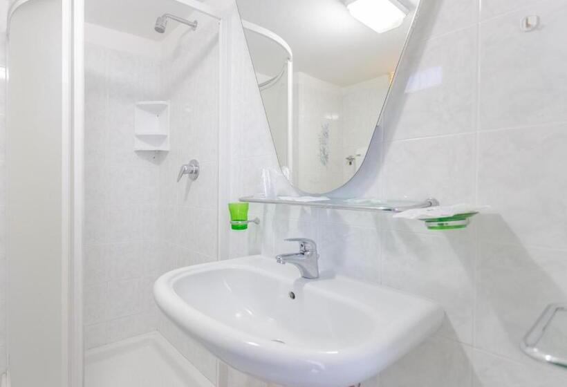 Quarto Estandar com Sacada, City