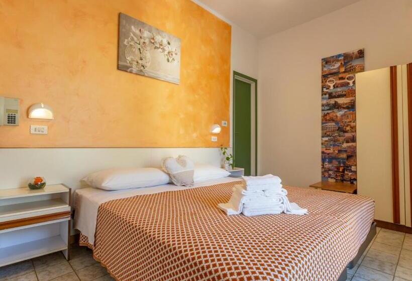 Quarto Estandar com Sacada, City