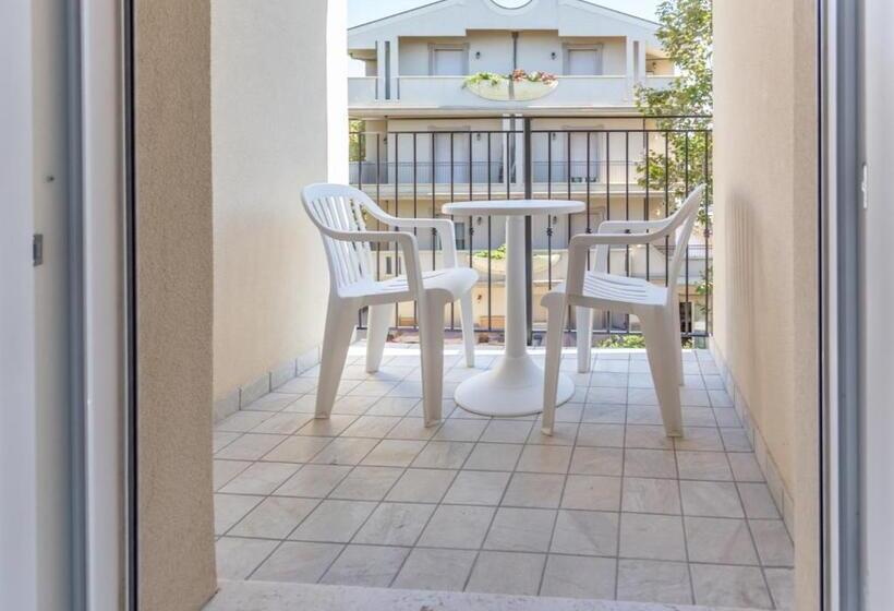 Quarto Triplo Estandar com Sacada, City