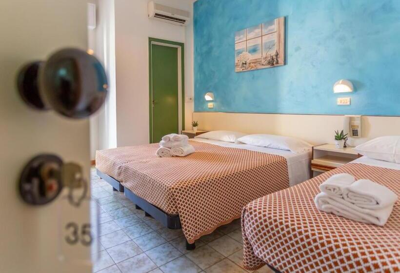 Quarto Triplo Estandar com Sacada, City