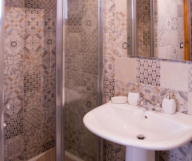 اتاق استاندارد چهار تخته, Villa Teresa
