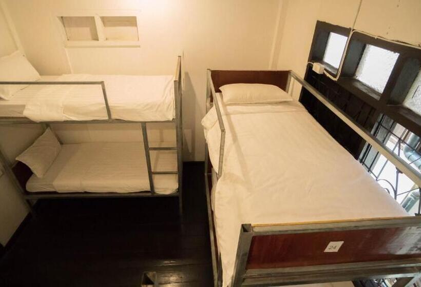 Кровать в Общей Комнате, Y Not Laos Hostel