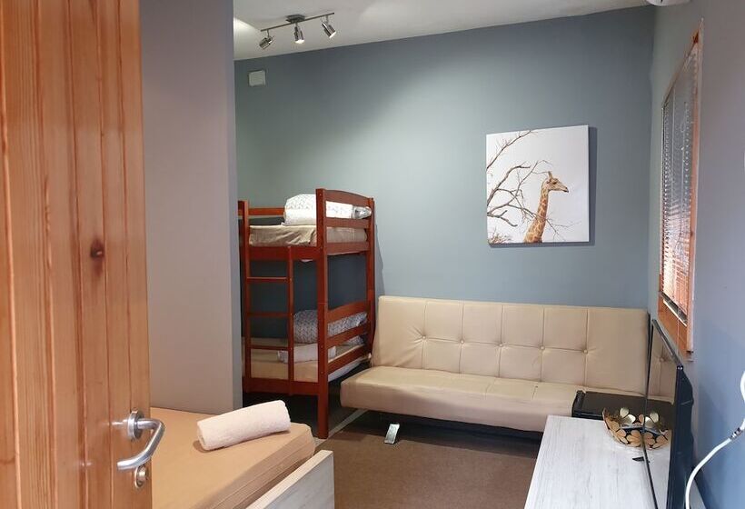 סטודיו בסיסי, Liv Inn Guest House