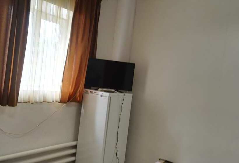 标准三人间, Admiral Hotel   Hostel