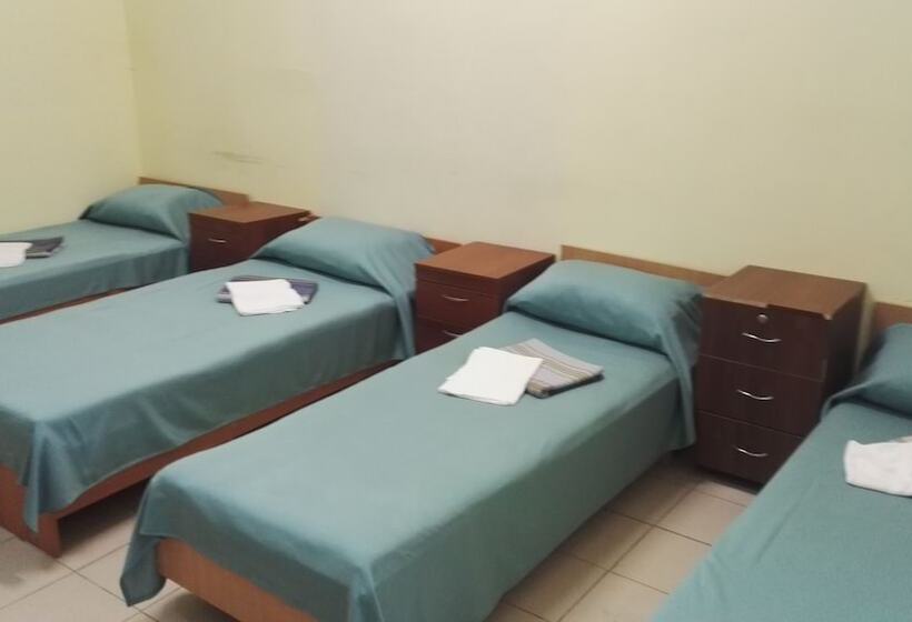 共用房间的床, Admiral Hotel   Hostel