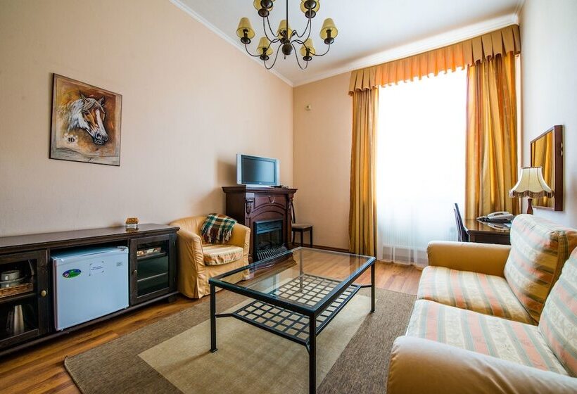 سوییت, Guest House Konyushenniy Dvor