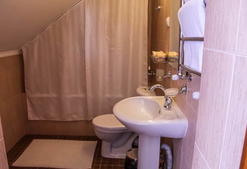 سوییت خانوادگی, Guest House Konyushenniy Dvor