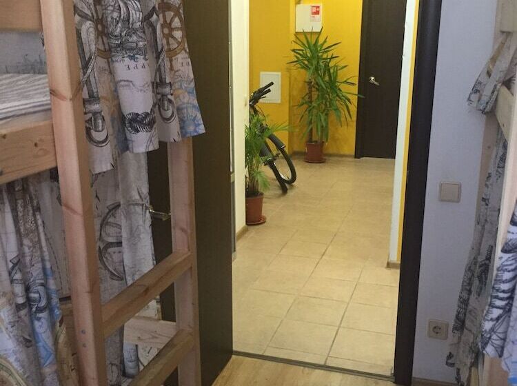 标准四人间共用浴室, Hostel Morskoy