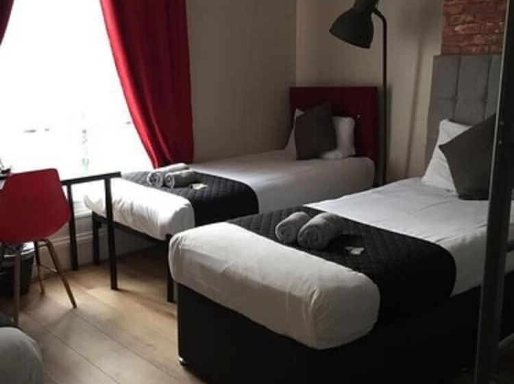 Семейный Номер, Queens Guesthouse Manchester
