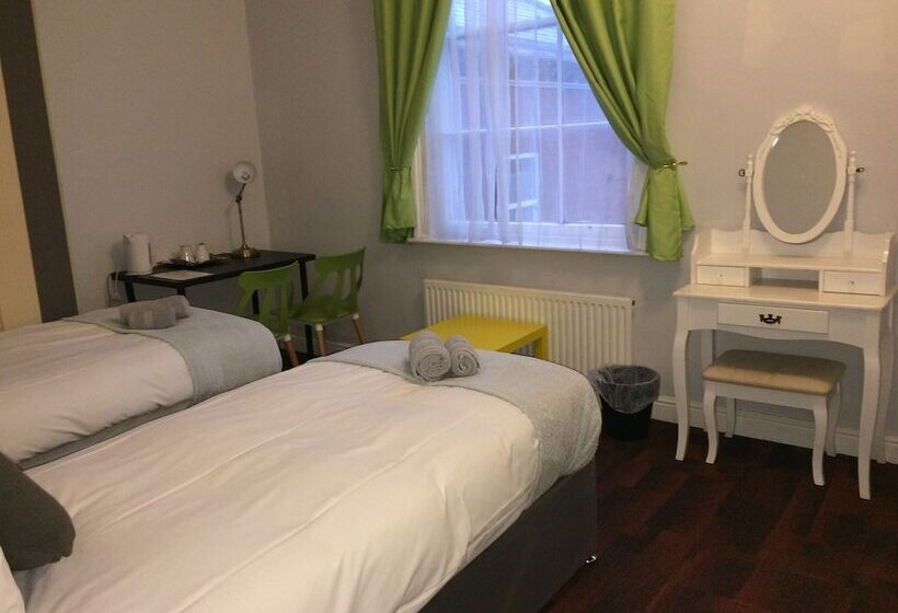 Трехместный Номер Комфорт, Queens Guesthouse Manchester