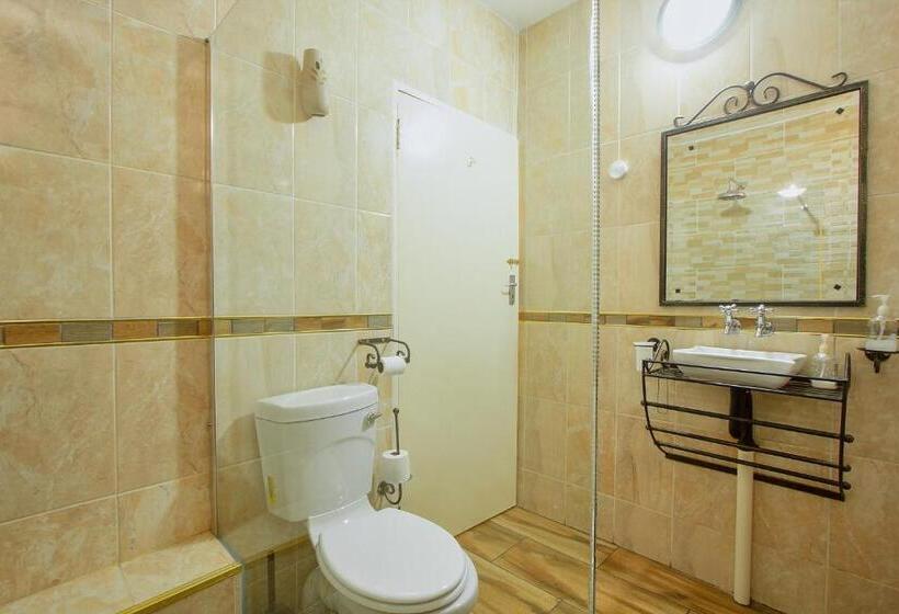 Quarto Economy, All Over Africa Guest House
