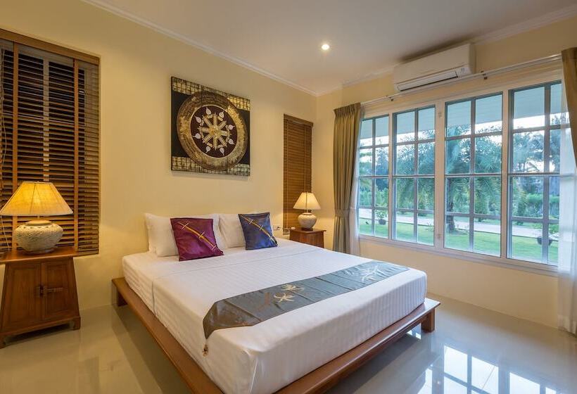Вилла 3 Спальни с Бассейном, Fisherman Way Beach Villa