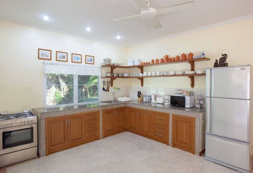 Вилла 4 Спальни, Fisherman Way Beach Villa