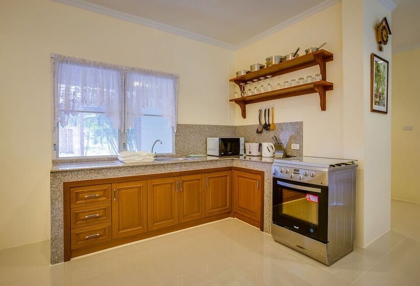 Вилла 3 Спальни с Бассейном, Fisherman Way Beach Villa