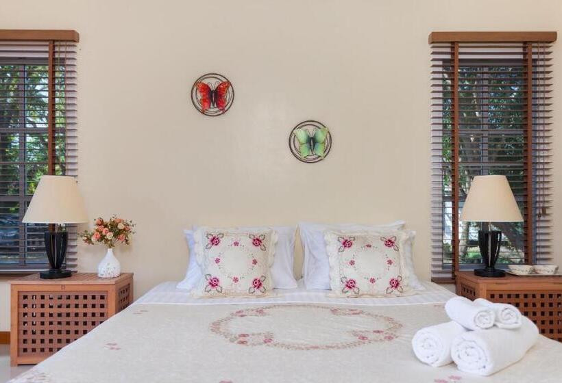 Вилла 4 Спальни, Fisherman Way Beach Villa