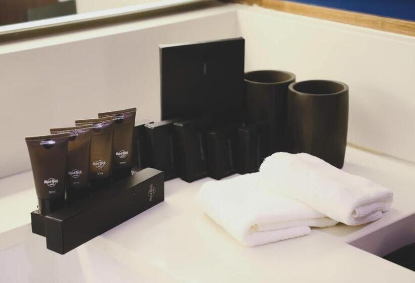 디럭스 룸 킹사이즈 침대, Hard Rock Hotel Desaru Coast