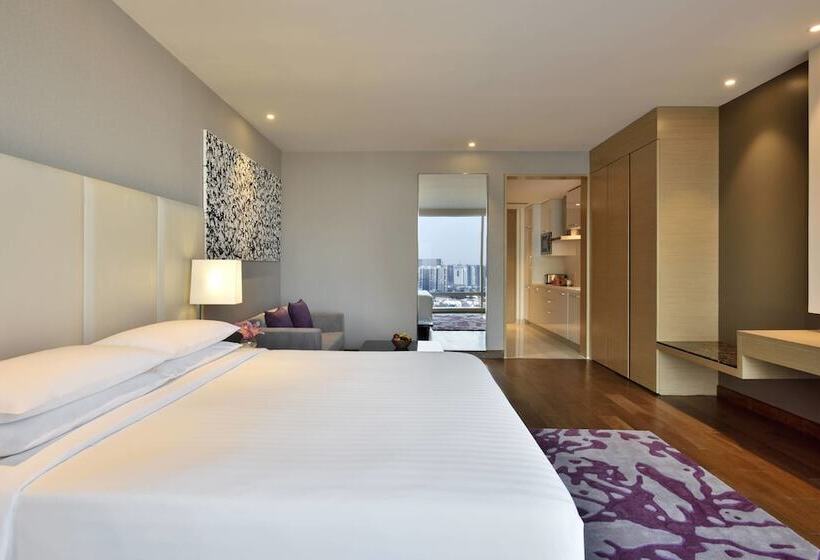 带双人床的标准工作室, Marriott Executive Apartments Hyderabad