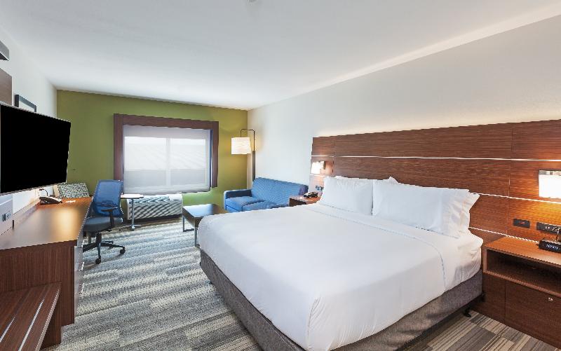 带大床的套房, Holiday Inn Express & Suites Tulsa South   Woodland Hills, An Ihg