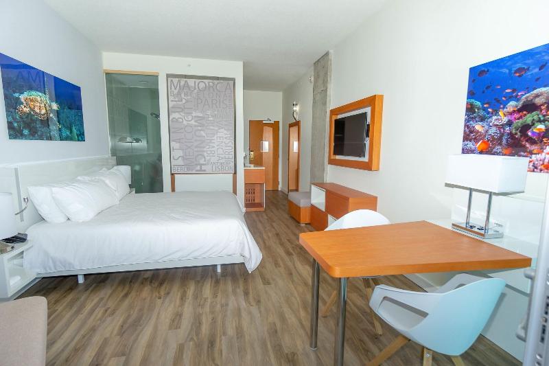 스탠다드 룸 킹사이즈 침대, Maritime Fort Lauderdale Cruise Port
