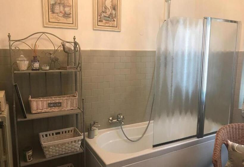 اتاق استاندارد با چشم‌انداز باغ, Villa House And Garden B&b