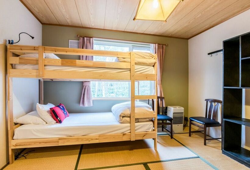 اتاق ساده چهارنفره, Freeride Backpackers Lodge Niseko