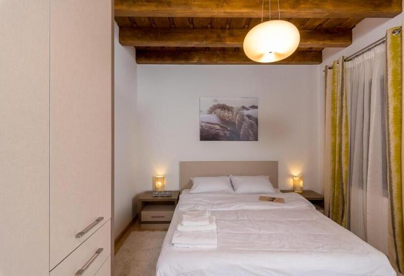 سوییت جونیور, Casa Nicolae Luxury Suites