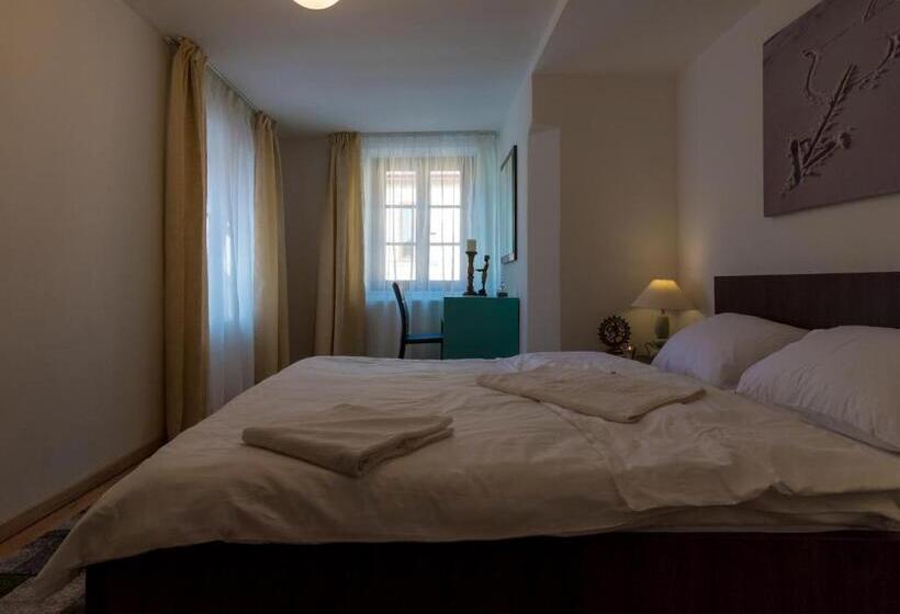سوییت لوکس, Casa Nicolae Luxury Suites