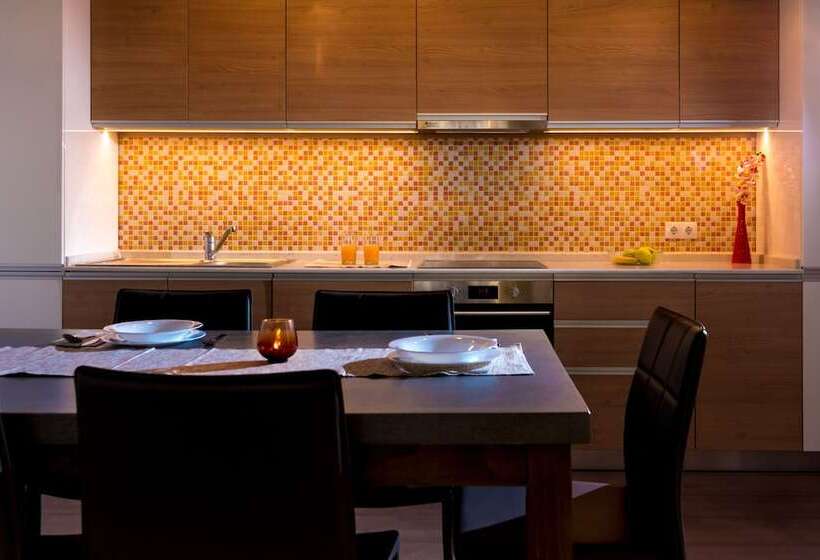 سوییت لوکس, Casa Nicolae Luxury Suites