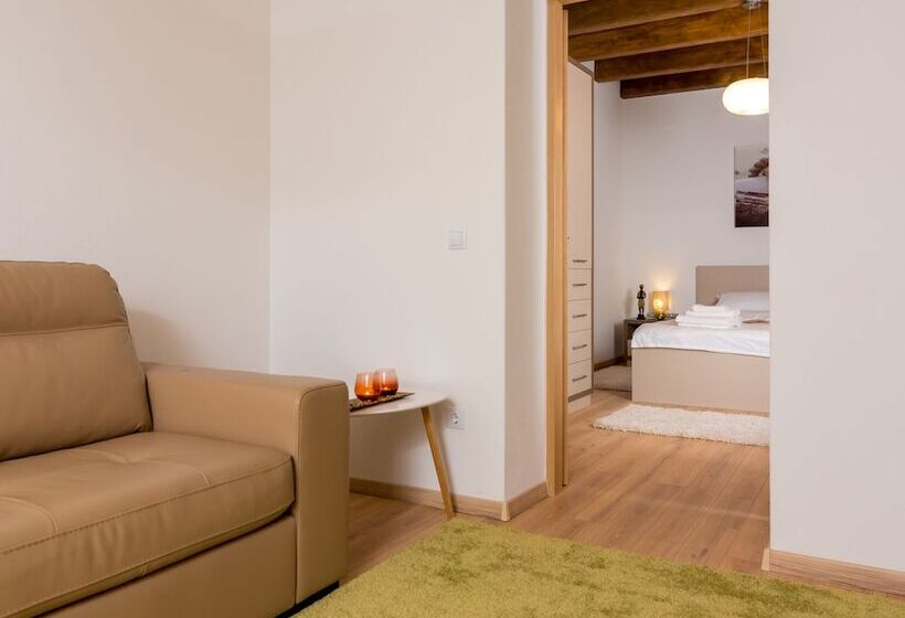 سوییت جونیور, Casa Nicolae Luxury Suites