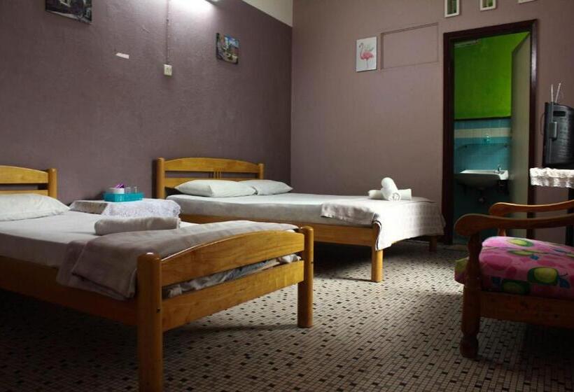 Трехместный Номер Deluxe, Sun Golden Inn