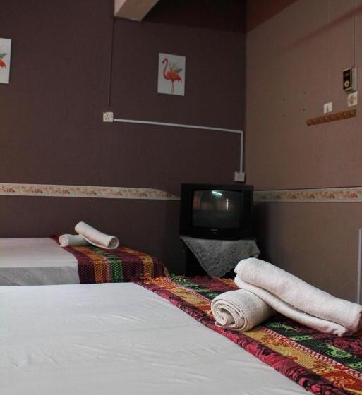 Четырехместный Номер Deluxe, Sun Golden Inn