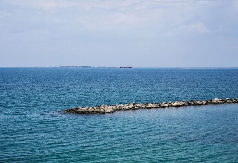 小型套房带海景, Virgilio