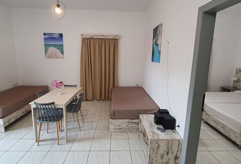 Полулюкс, Evina Rooms & Suites