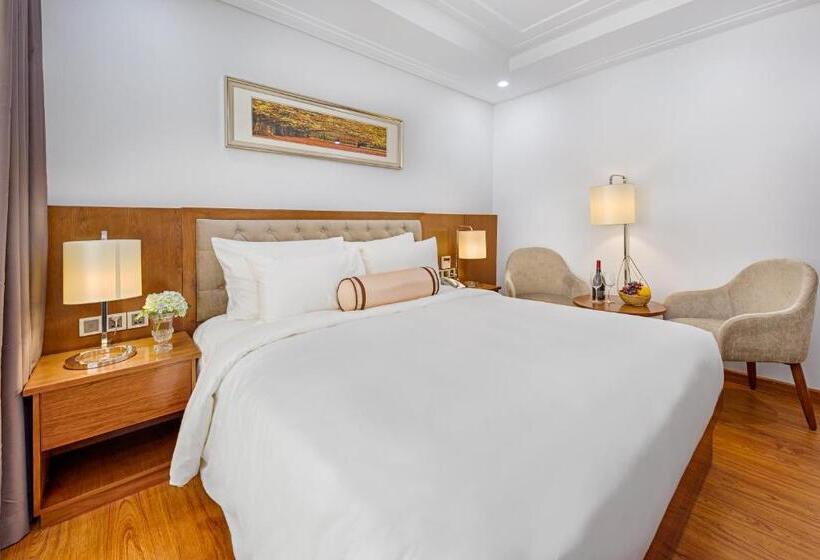 Superior Room King Size Bed, Paris Deli Danang Beach