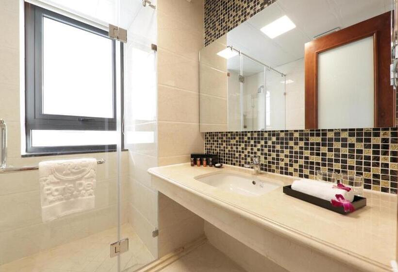 Quarto Deluxe Cama King, Paris Deli Danang Beach