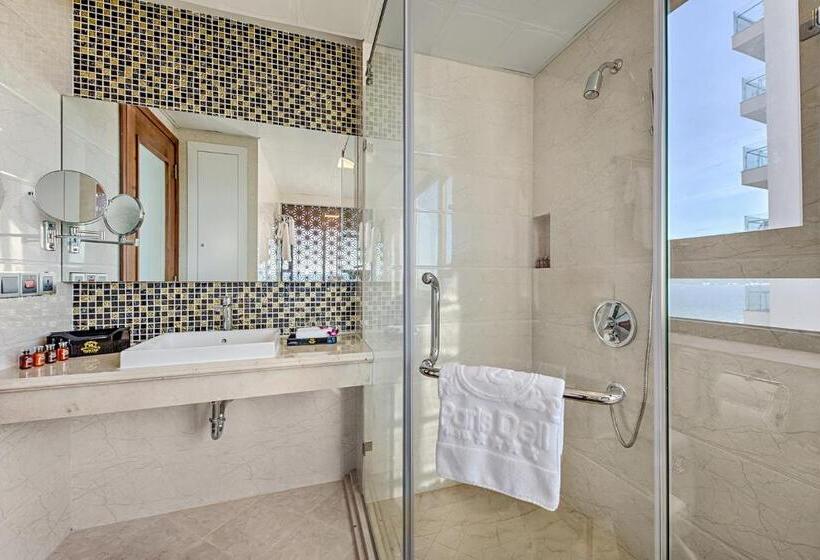 1 Bedroom Apartment Sea View, Paris Deli Danang Beach