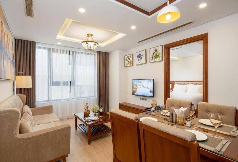 Apartamento 2 Quartos, Paris Deli Danang Beach