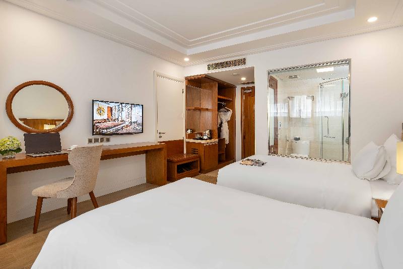Deluxe Room, Paris Deli Danang Beach